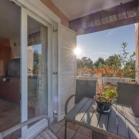 Matej Tar - One Bedroom With Balcony شقة