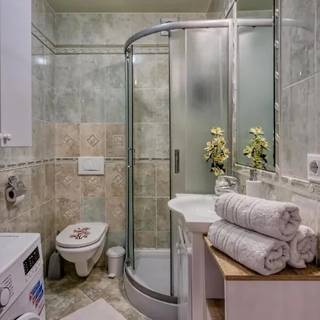شقة Matej Tar - One Bedroom With Balcony *
