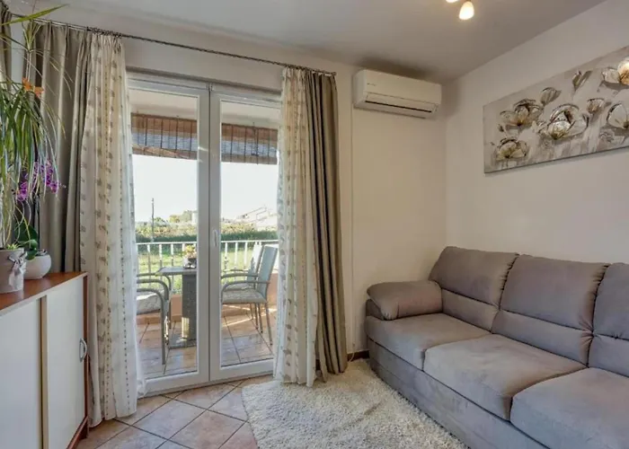 Matej Tar - One Bedroom With Balcony * Πόρετς